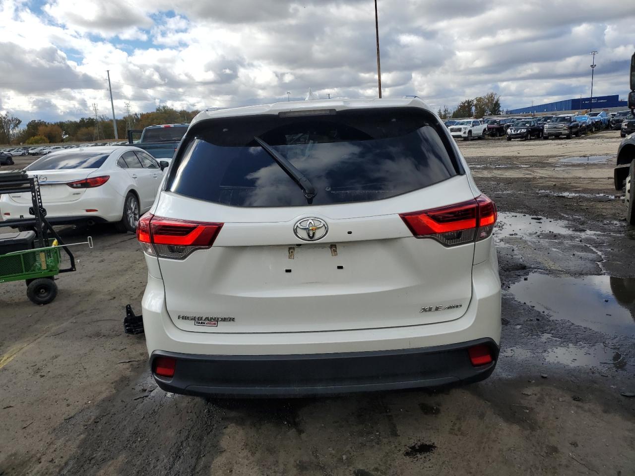 2018 Toyota Highlander Se VIN: 5TDJZRFH7JS548023 Lot: 87095555