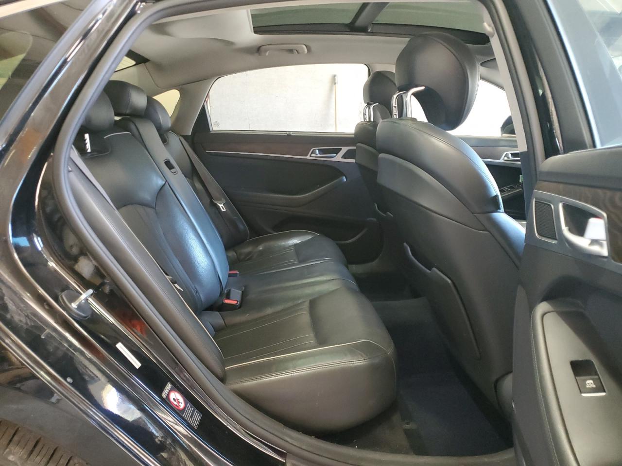 2015 Hyundai Genesis 3.8L VIN: KMHGN4JEXFU045946 Lot: 87100505