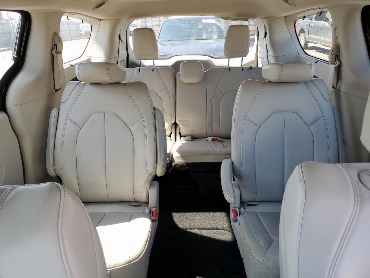 2017 Chrysler Pacifica Touring L VIN: 2C4RC1BG6HR670023 Lot: 84070835