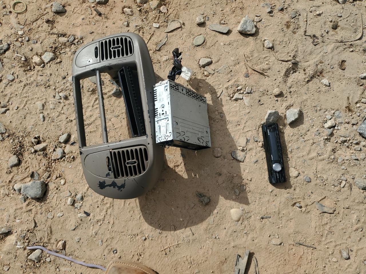 2000 Ford Expedition Eddie Bauer VIN: 1FMRU17L7YLB40831 Lot: 86040035