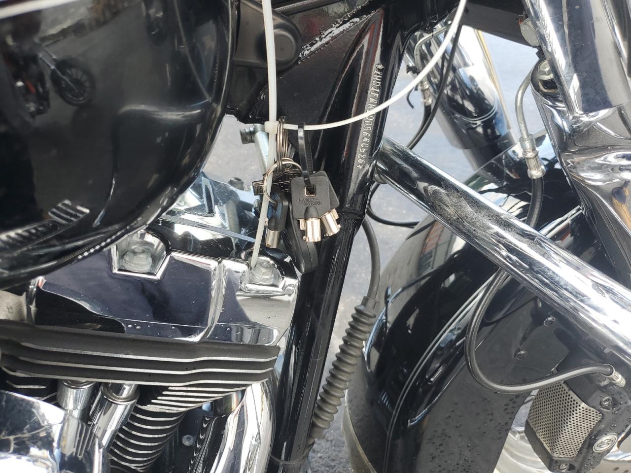 2011 Harley-Davidson Flhrc VIN: 1HD1FRM10BB660586 Lot: 87249695