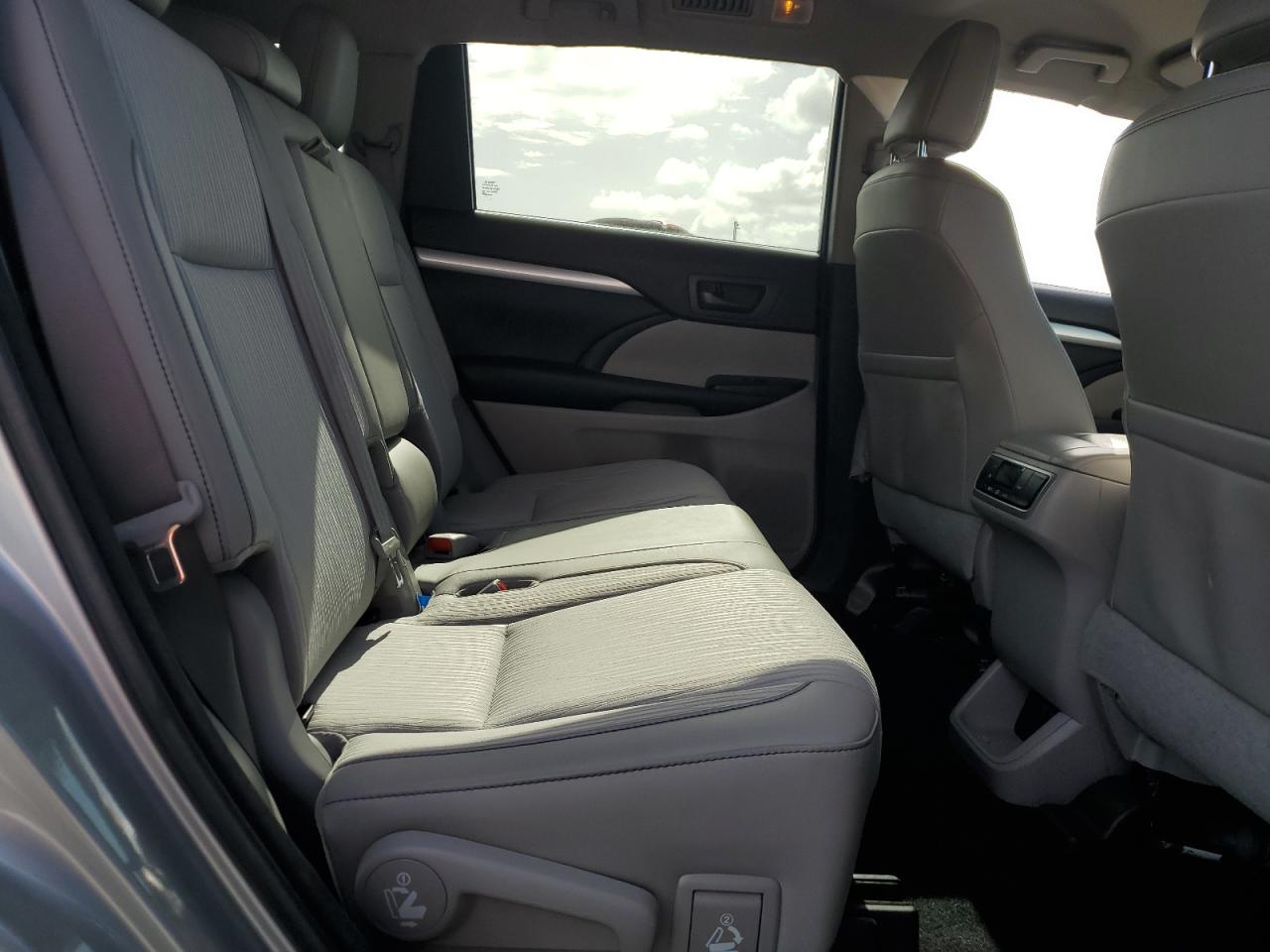 2017 Toyota Highlander Le VIN: 5TDZZRFH7HS209940 Lot: 81979635