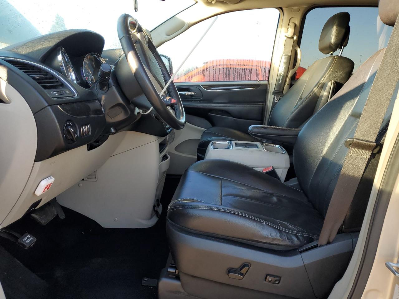 2015 Chrysler Town & Country Touring VIN: 2C4RC1BG0FR587684 Lot: 86069465