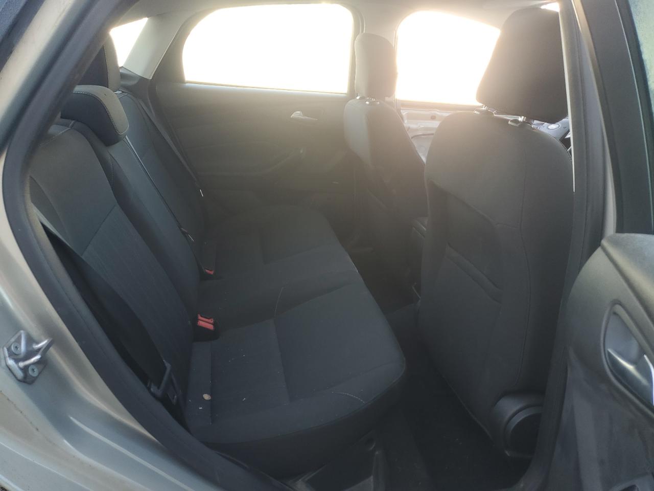 2015 Ford Focus Se VIN: 1FADP3F27FL373640 Lot: 81946035