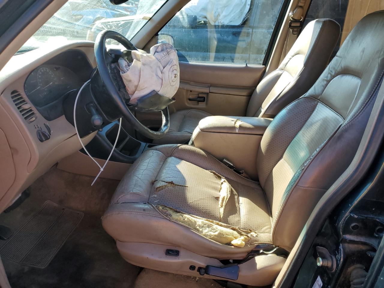 1997 Ford Explorer VIN: 1FMDU34E4VUB04211 Lot: 82253335