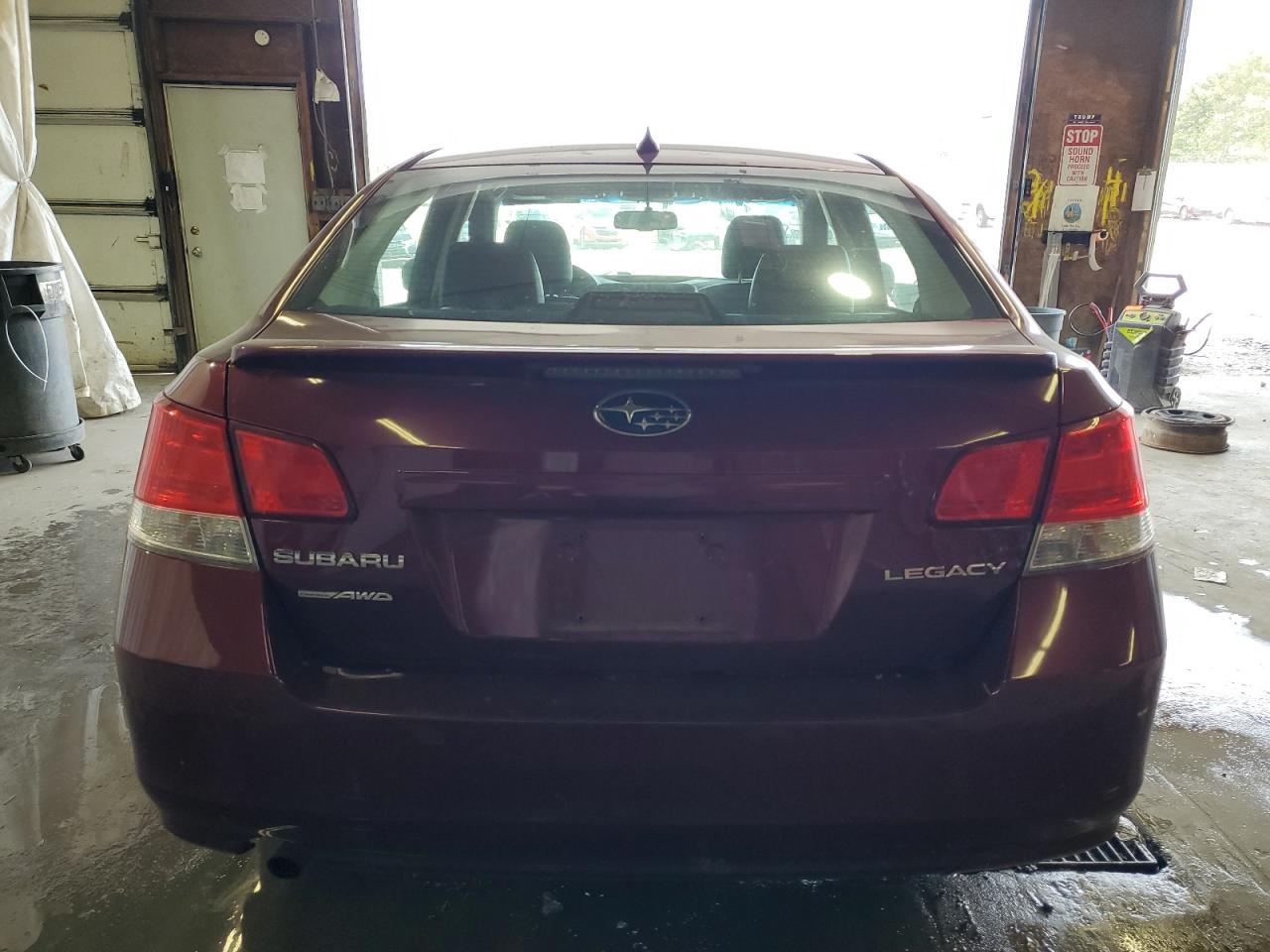 2011 Subaru Legacy 2.5I Limited VIN: 4S3BMCK67B3261935 Lot: 84256065