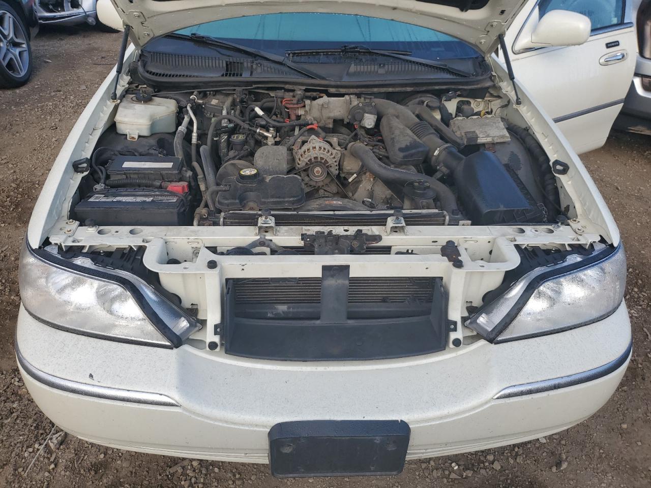 2005 Lincoln Town Car Signature Limited VIN: 1LNHM82W25Y647060 Lot: 82432015