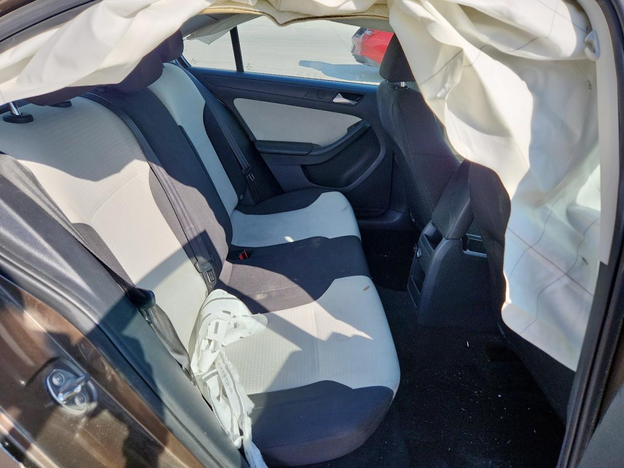 2015 Volkswagen Jetta Base VIN: 3VW2K7AJ2FM287492 Lot: 84654785