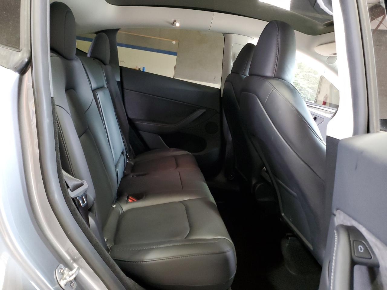 2024 Tesla Model Y VIN: 7SAYGDEFXRA285260 Lot: 84550055