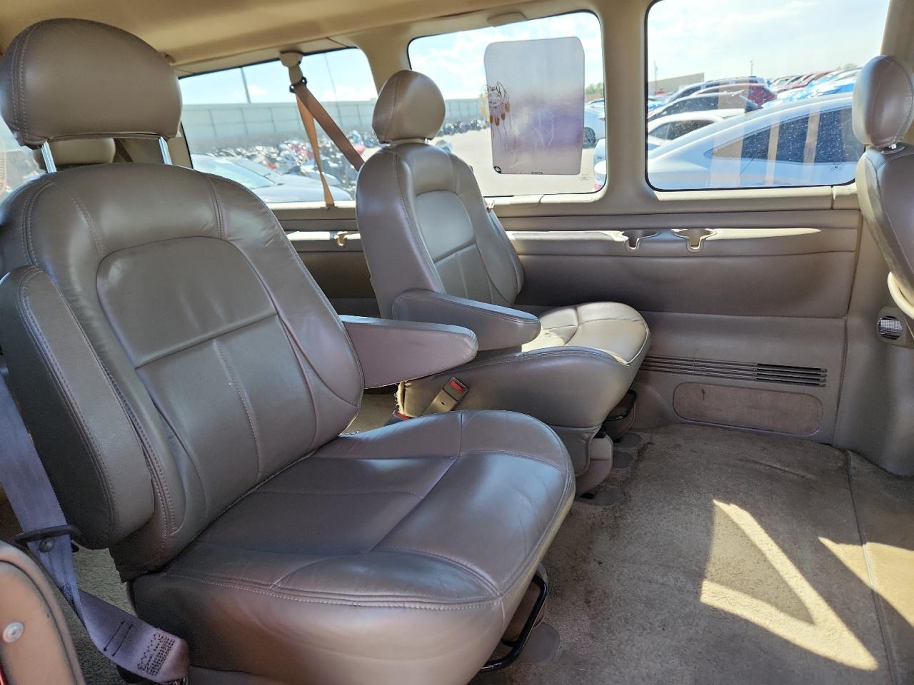 2001 Chevrolet Express G1500 VIN: 1GNFG65R611184668 Lot: 85186085