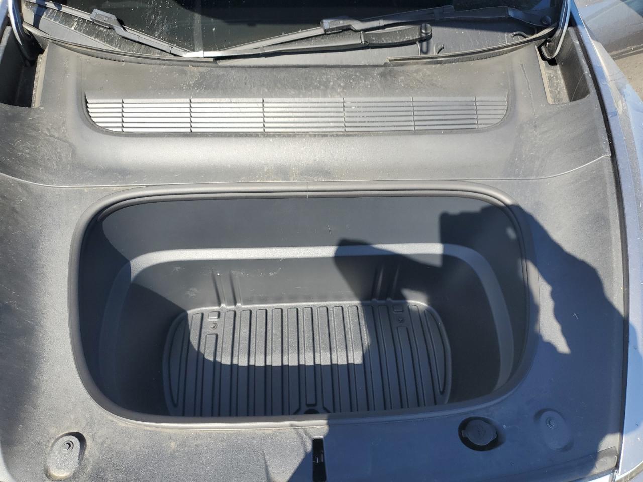 2026 Tesla Model Y VIN: 7SAYGDEE3TF327723 Lot: 89637595