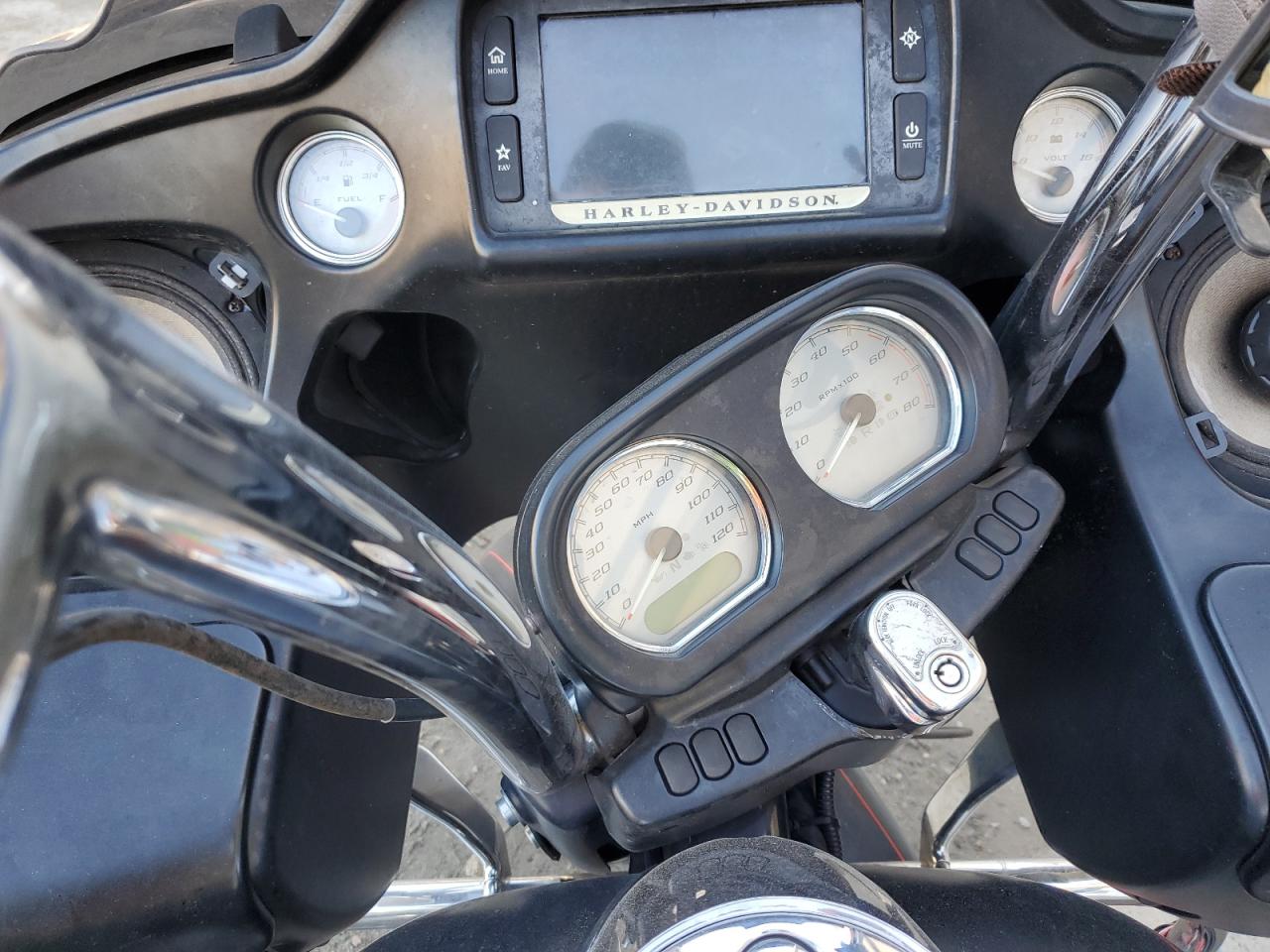 2015 Harley-Davidson Fltrxs Road Glide Special VIN: 1HD1KTM19FB635846 Lot: 87249375