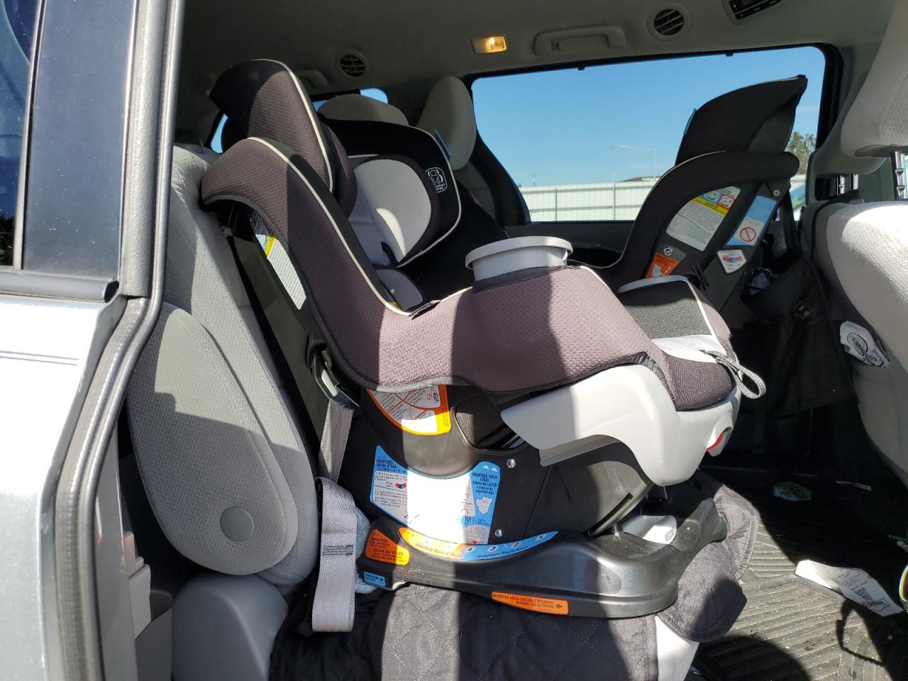 2020 Toyota Sienna Le VIN: 5TDKZ3DC3LS058352 Lot: 87072195