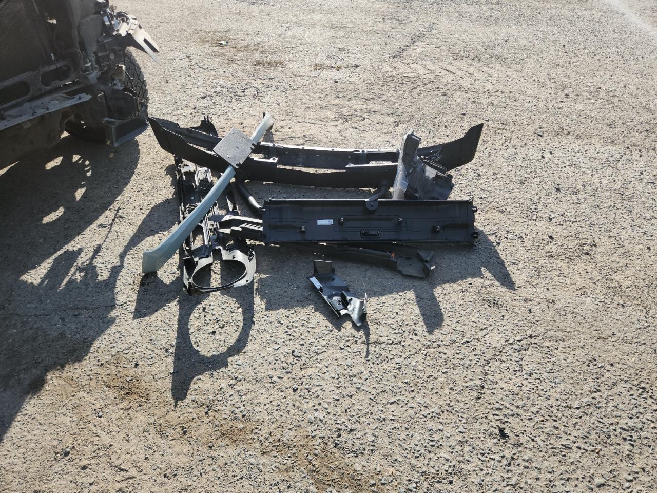 2022 Ford Bronco Base VIN: 1FMEE5DP0NLB31183 Lot: 85745005