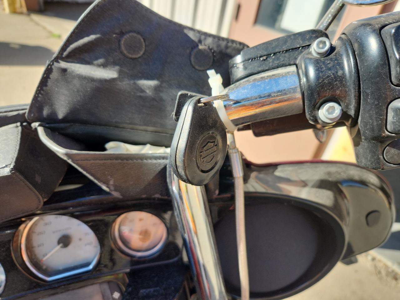 2017 Harley-Davidson Flhxs Street Glide Special VIN: 1HD1KRC17HB657531 Lot: 80686855