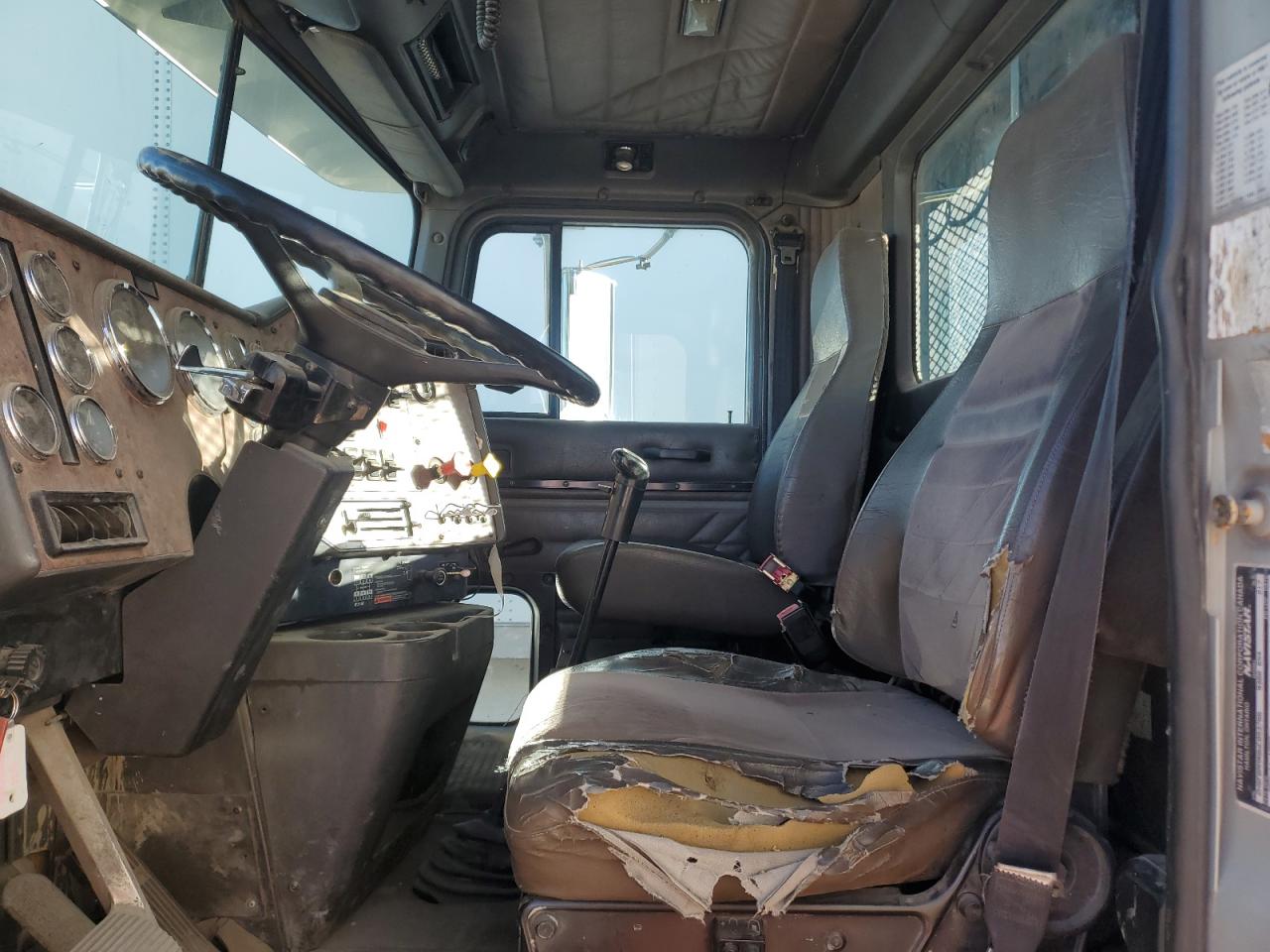 1998 International 9000 9300 VIN: 2HSFBAMR8WC053766 Lot: 84265365