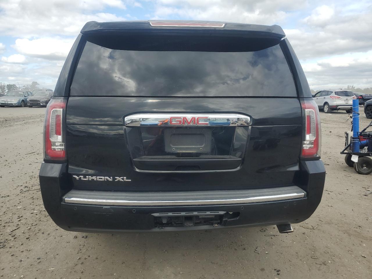 2015 GMC Yukon Xl Denali VIN: 1GKS2JKJ6FR585450 Lot: 86072405