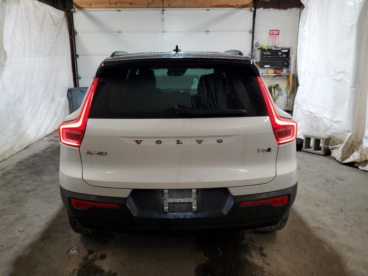 2021 Volvo Xc40 T5 R-Design VIN: YV4162UM2M2545264 Lot: 86823415