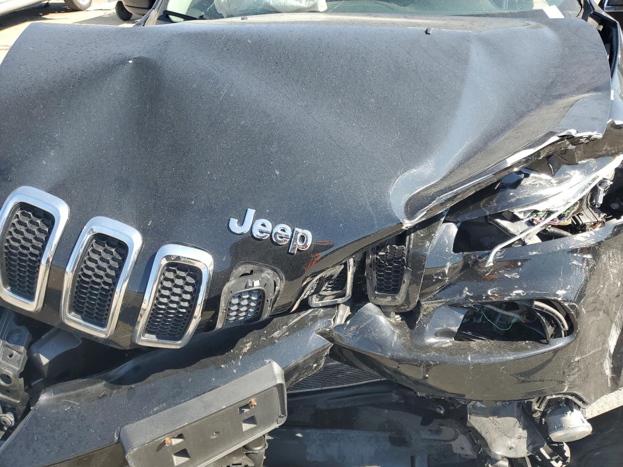 2018 Jeep Cherokee Latitude VIN: 1C4PJLCB4JD615820 Lot: 84973765