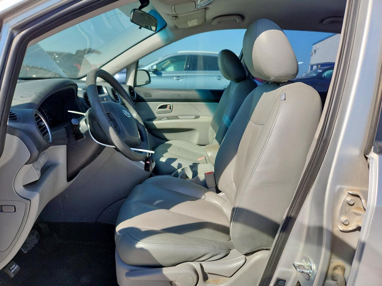 2009 Kia Rondo Base VIN: KNAFG528X97222617 Lot: 85582865