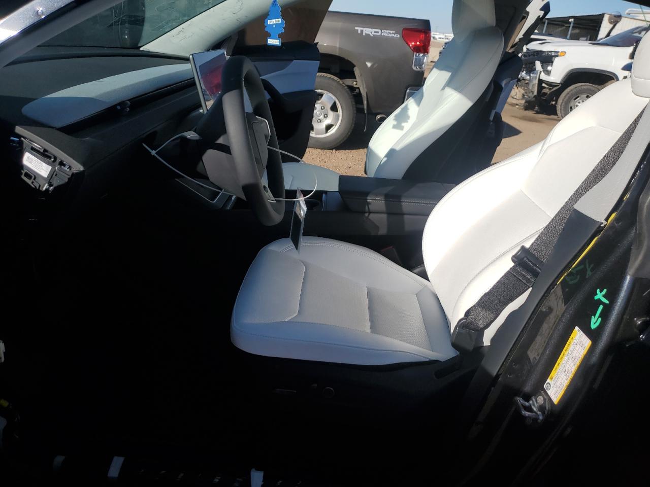 2026 Tesla Model Y VIN: 7SAYGDEE2TF339023 Lot: 90938565