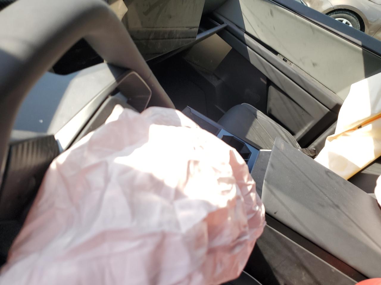 2025 Tesla Cybertruck VIN: 7G2CEHEDXSA072279 Lot: 82133865