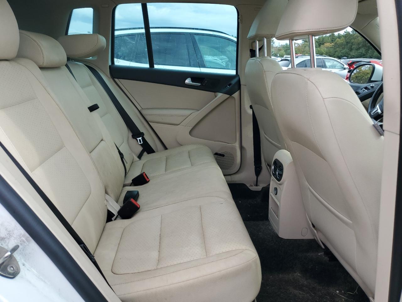 2015 Volkswagen Tiguan S VIN: WVGBV7AX4FW593359 Lot: 86817655