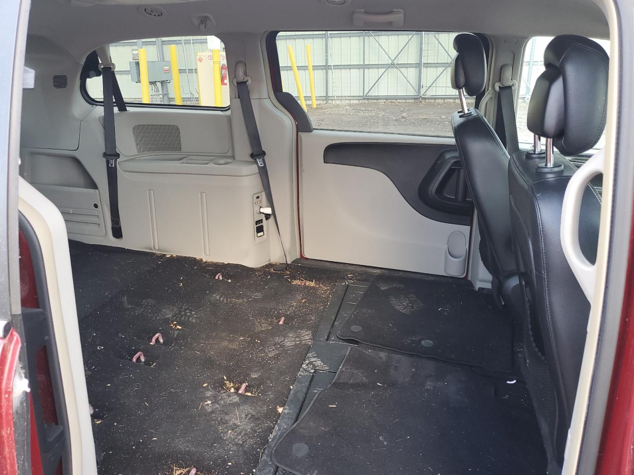 2015 Chrysler Town & Country Touring VIN: 2C4RC1BG2FR739402 Lot: 82469705