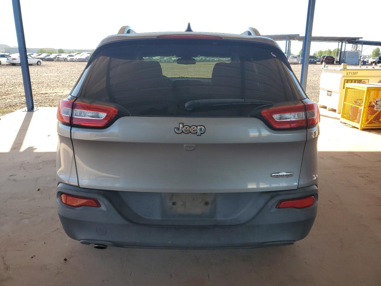 2015 Jeep Cherokee Latitude VIN: 1C4PJLCB2FW694397 Lot: 82248225