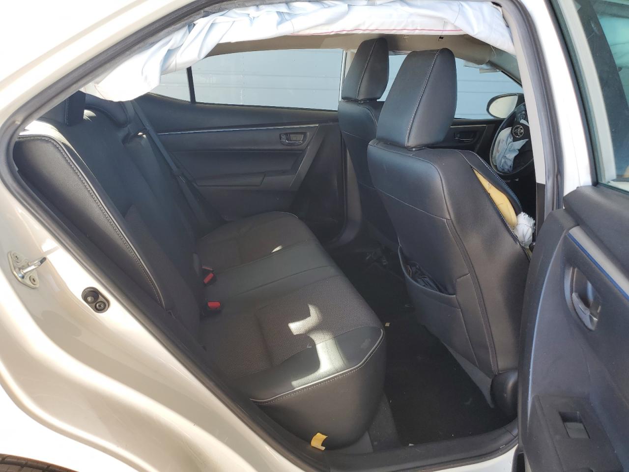 2015 Toyota Corolla L VIN: 5YFBURHE6FP233297 Lot: 82191805