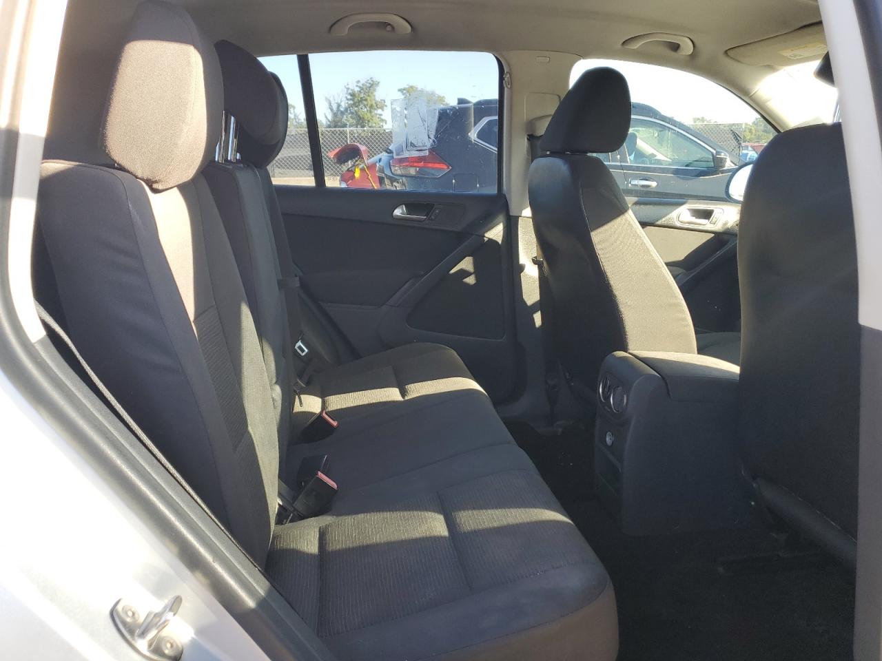 2015 Volkswagen Tiguan S VIN: WVGAV7AX2FW612180 Lot: 86243125