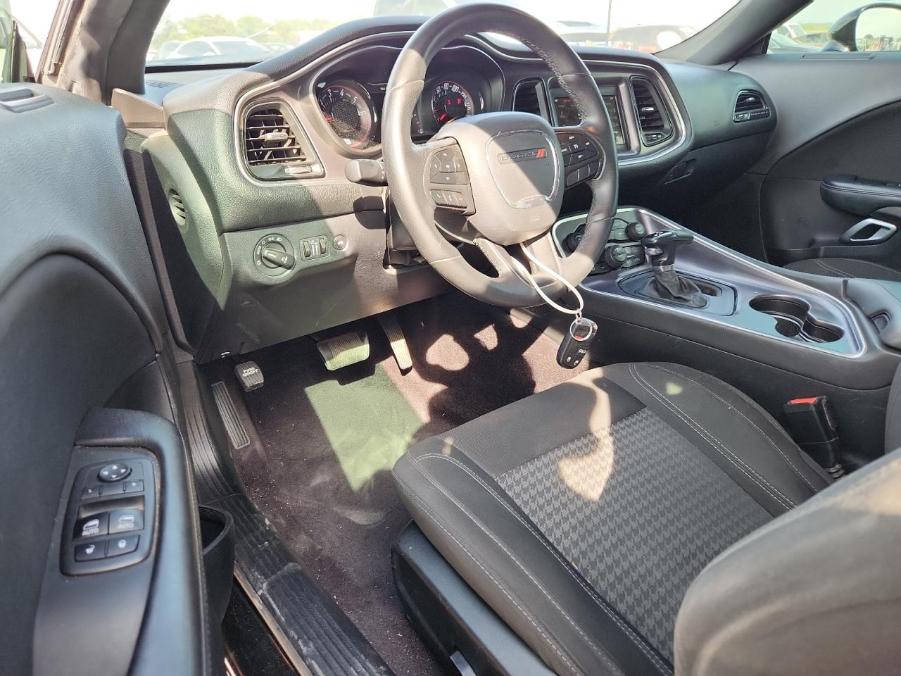 2018 Dodge Challenger Sxt VIN: 2C3CDZAG3JH131653 Lot: 82559305