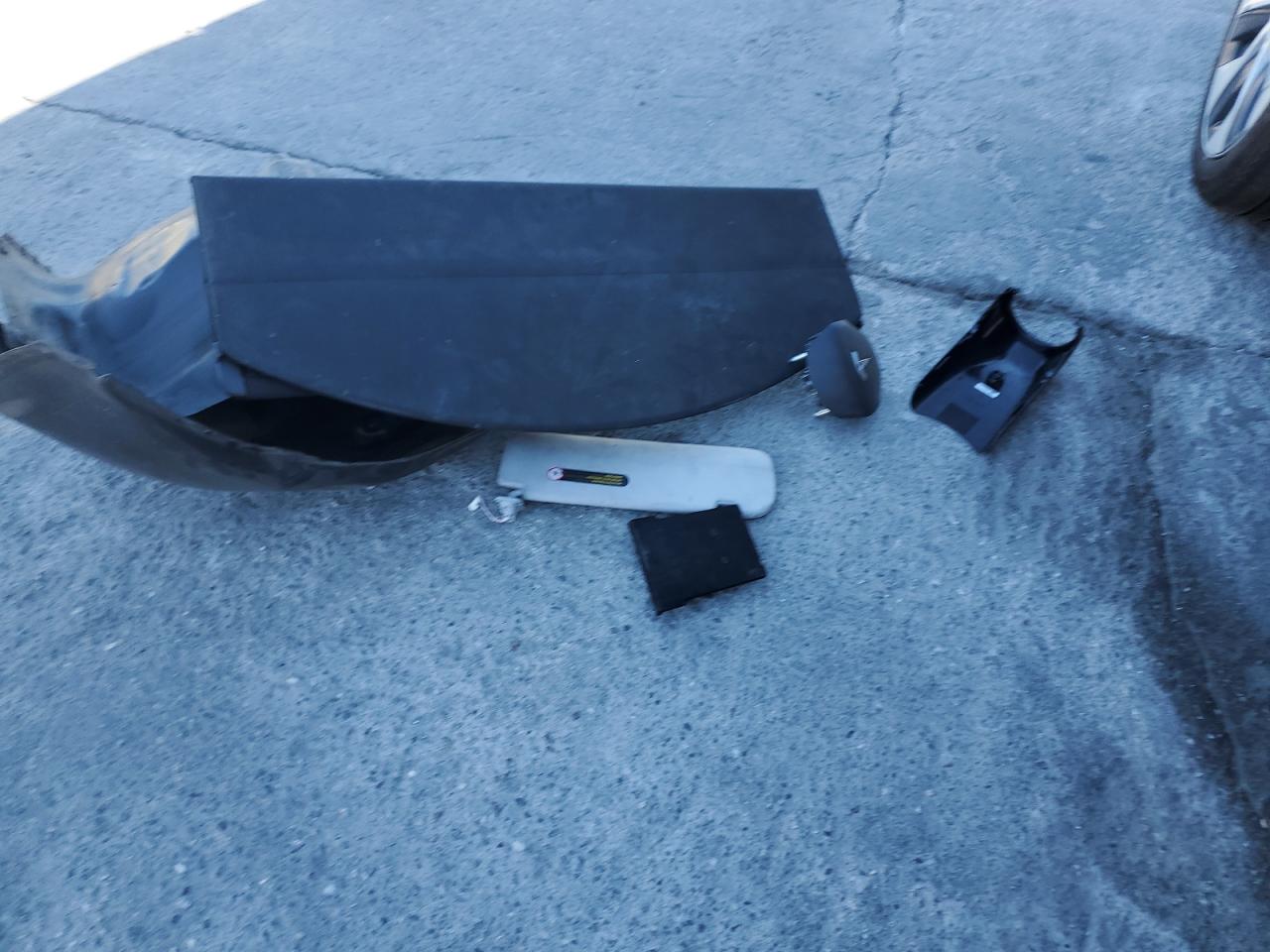 2024 Tesla Model Y VIN: 7SAYGDEEXRF070889 Lot: 90647155