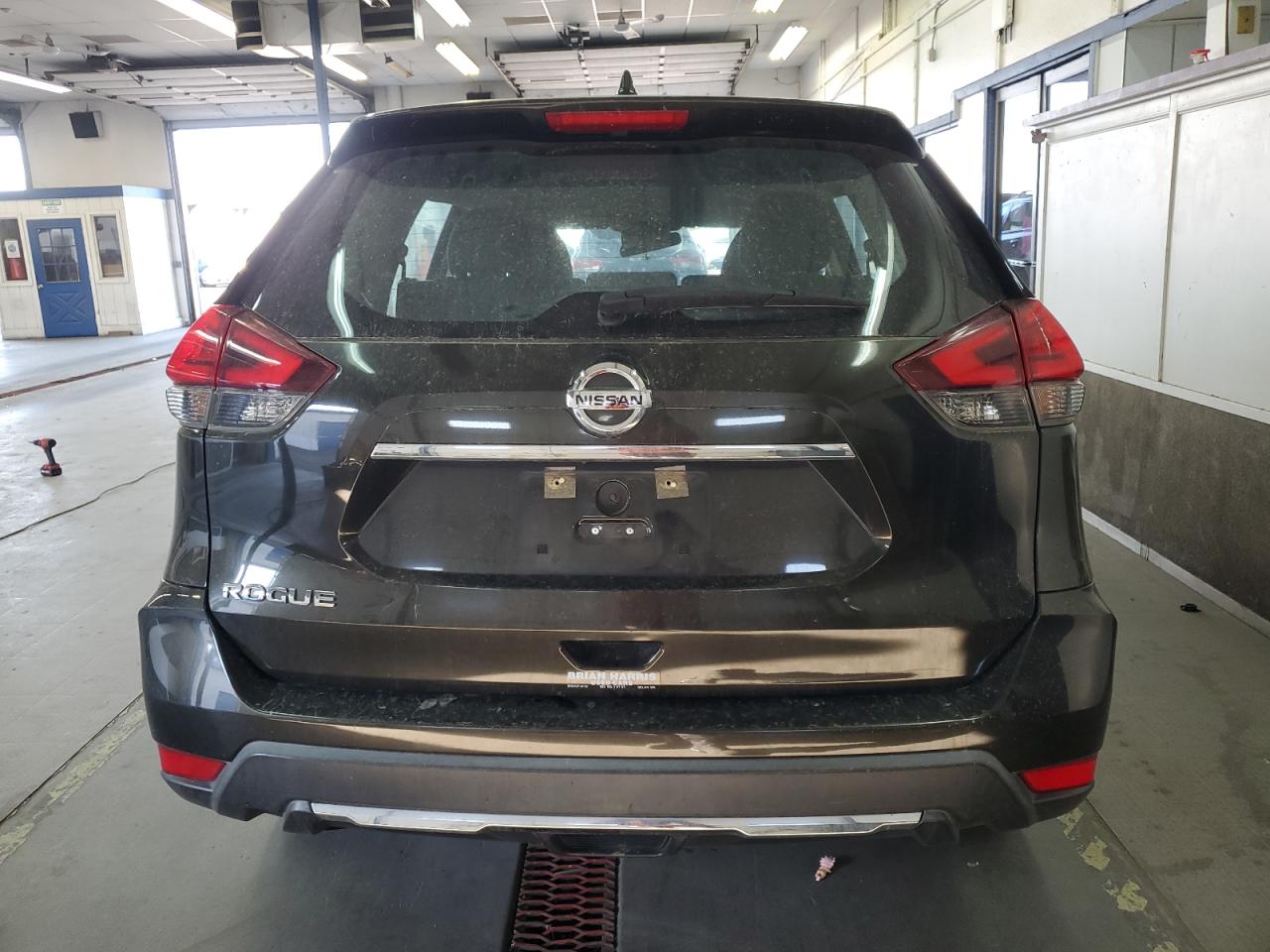 2017 Nissan Rogue S VIN: KNMAT2MT8HP543157 Lot: 82236055