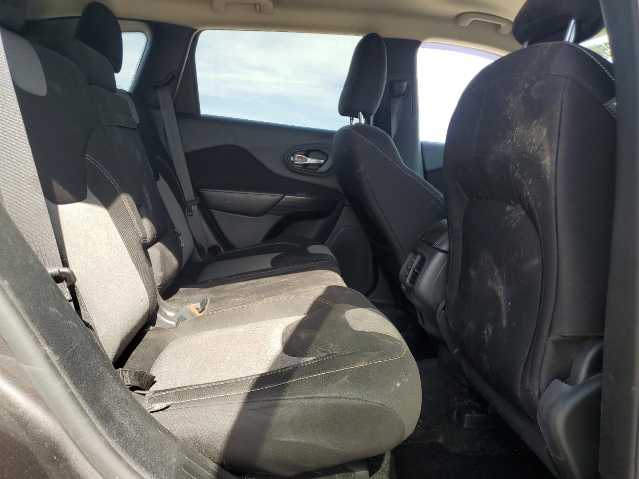 2014 Jeep Cherokee Latitude VIN: 1C4PJLCB0EW157879 Lot: 82197525