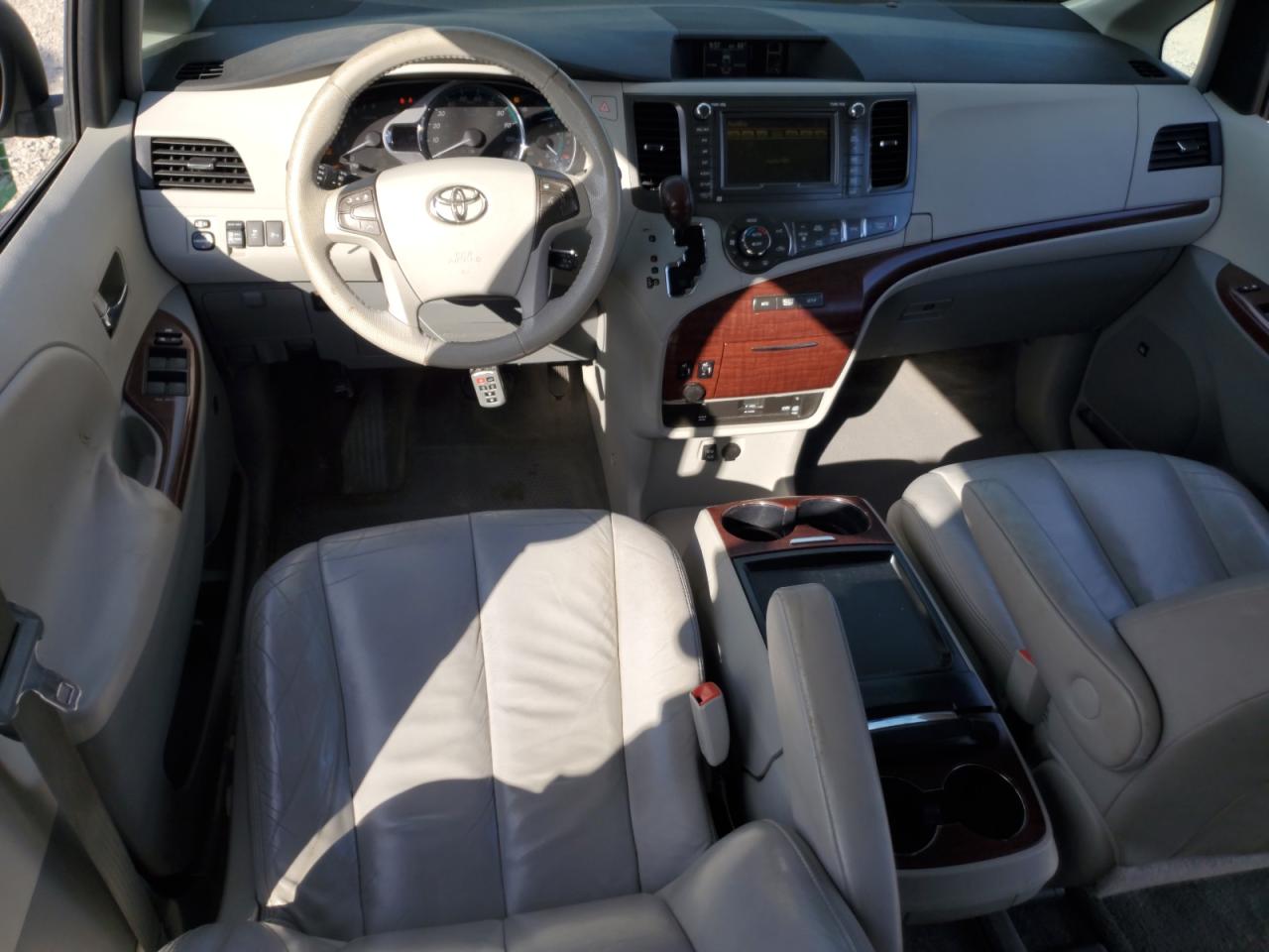 2011 Toyota Sienna Xle VIN: 5TDDK3DC7BS012731 Lot: 81952235