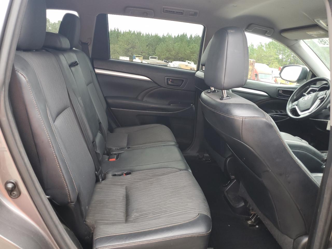 2015 Toyota Highlander Le VIN: 5TDZKRFHXFS108635 Lot: 84439195