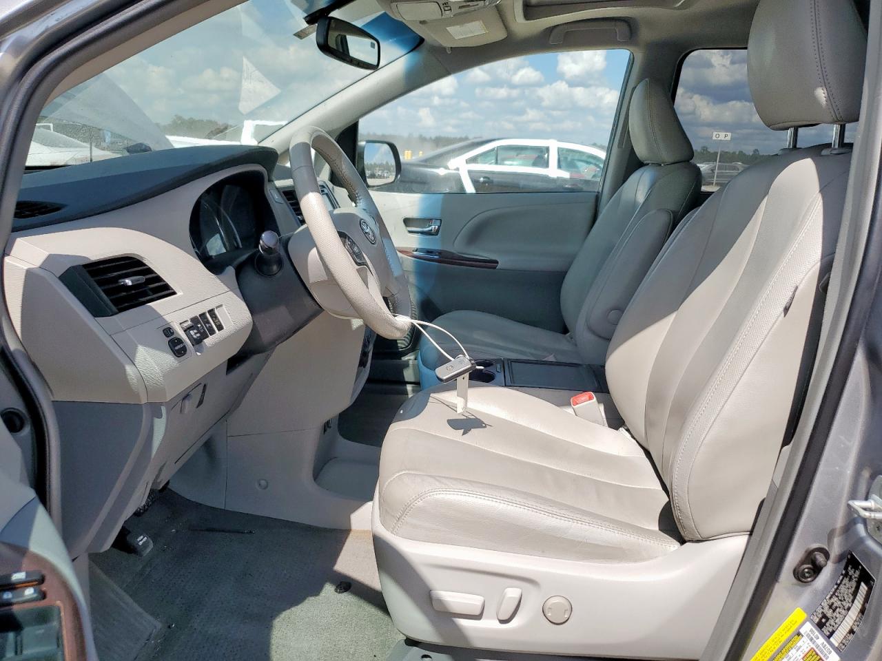 2013 Toyota Sienna Xle VIN: 5TDYK3DC4DS371233 Lot: 82282875