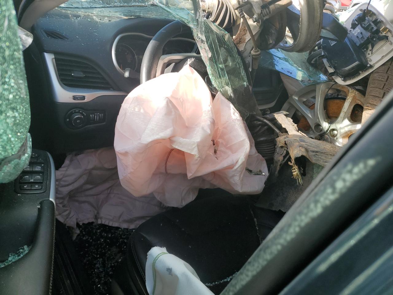 2018 Jeep Cherokee Latitude Plus VIN: 1C4PJLLB6JD584487 Lot: 82316675