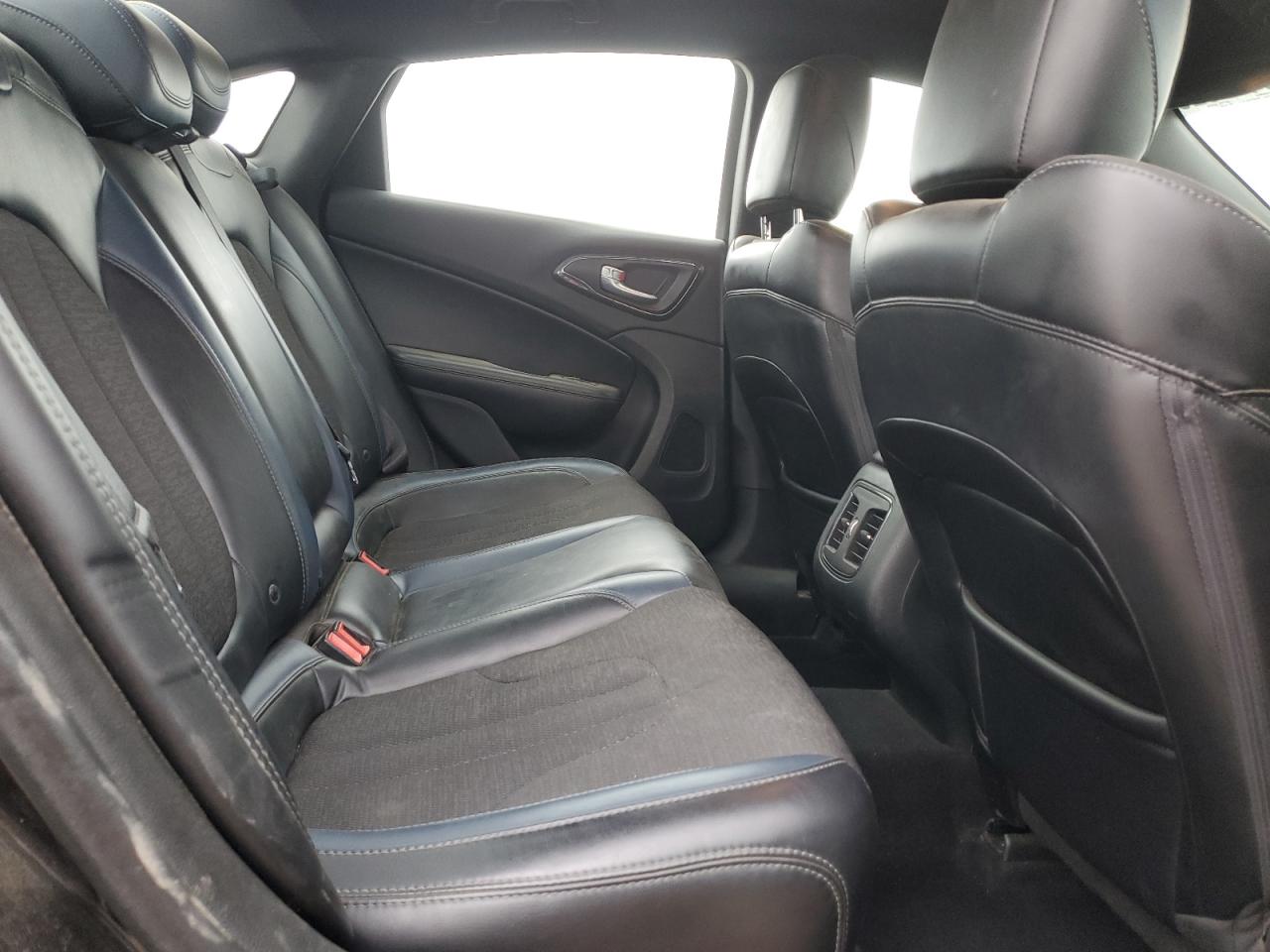 2015 Chrysler 200 S VIN: 1C3CCCBB2FN633989 Lot: 86442825