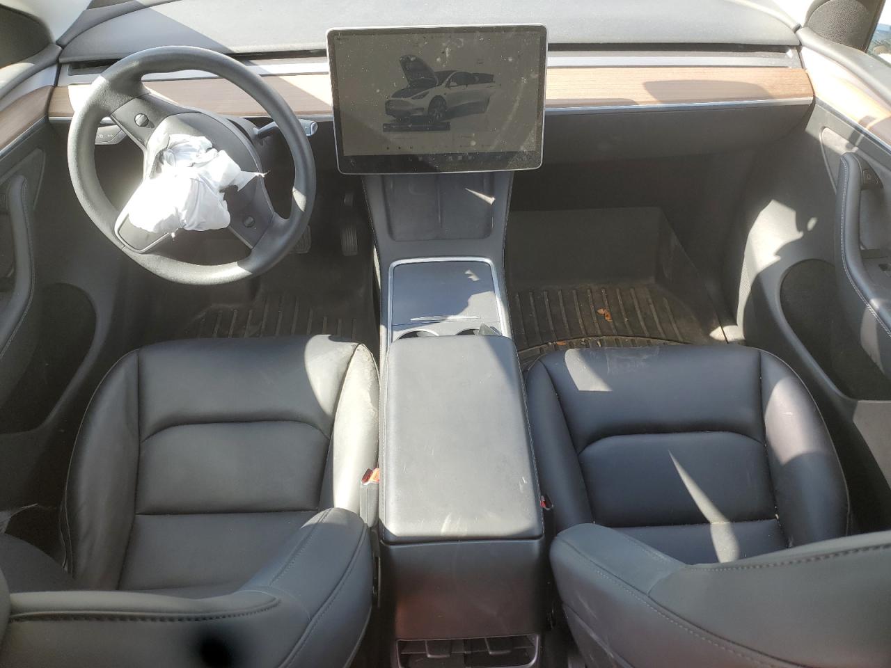 2024 Tesla Model Y VIN: 7SAYGDEE7RF088685 Lot: 85380585