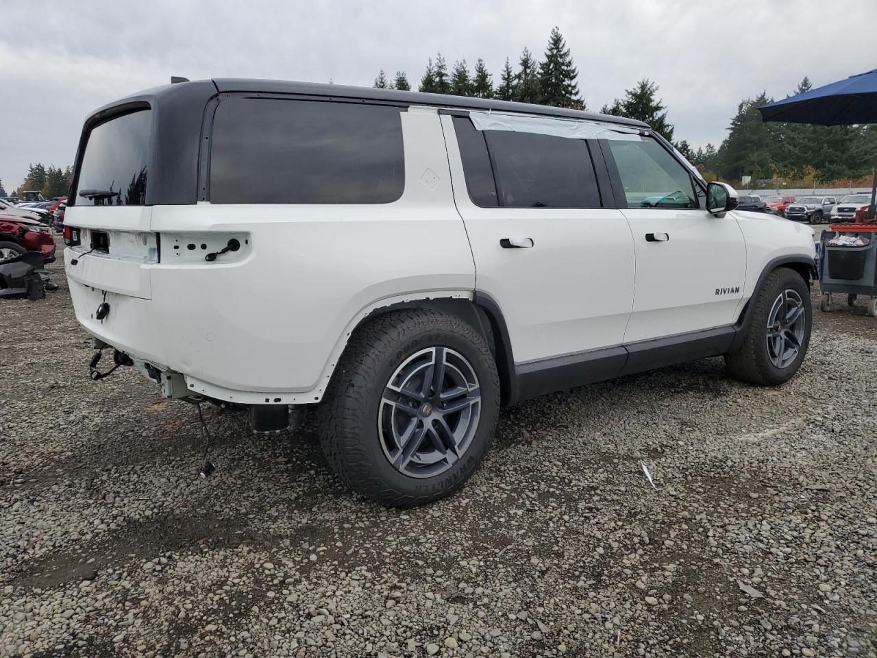 2025 Rivian R1S Adventure white null electric 7PDSGBBAXSN053874 photo #4