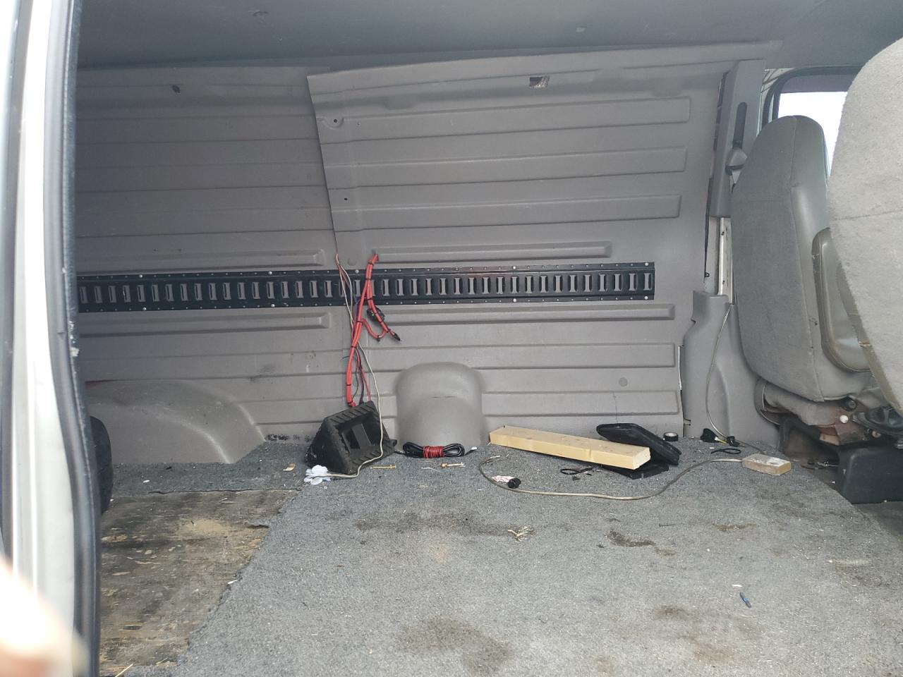 2002 Ford Econoline VIN: 1FTNE24252HA37516 Lot: 81758095