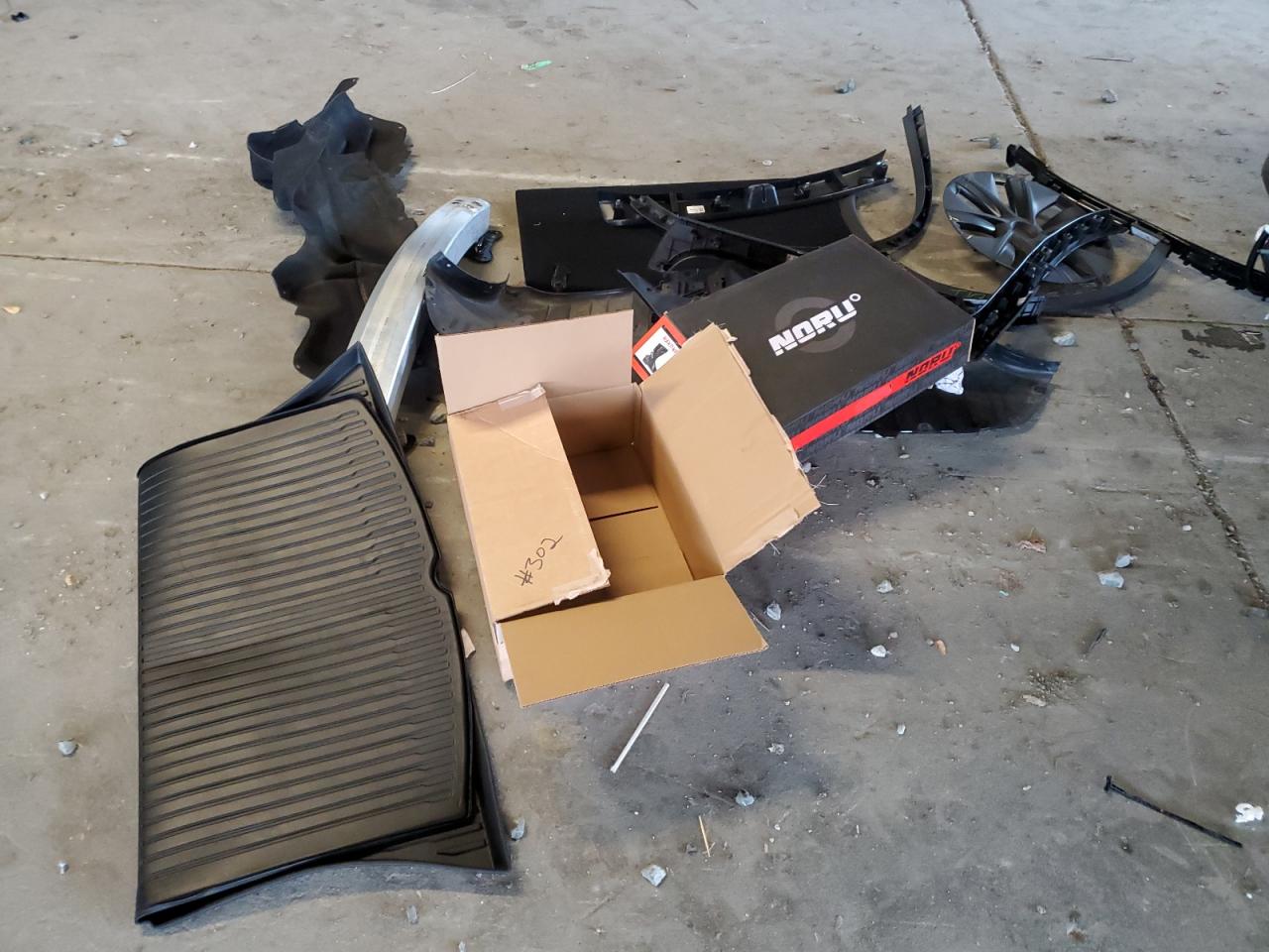 2025 Tesla Model Y VIN: 7SAYGDEE5SF285165 Lot: 84231255