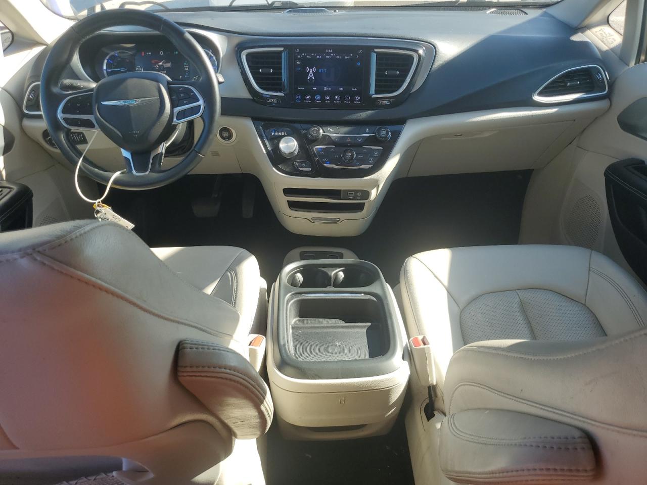 2018 Chrysler Pacifica Hybrid Touring L VIN: 2C4RC1L74JR164419 Lot: 85110825