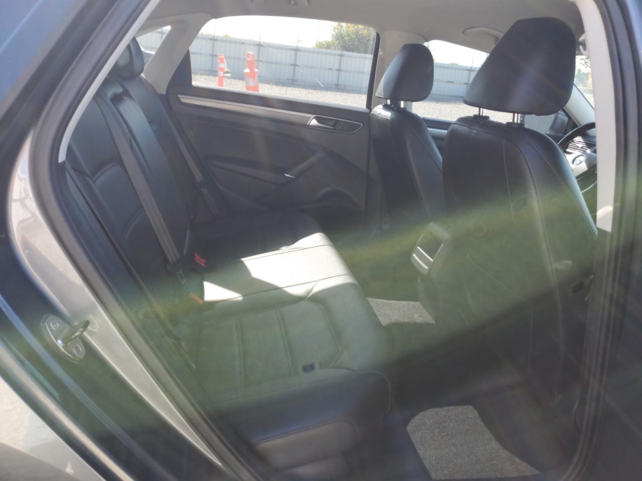 2017 Volkswagen Passat R-Line VIN: 1VWDT7A34HC020141 Lot: 81970775