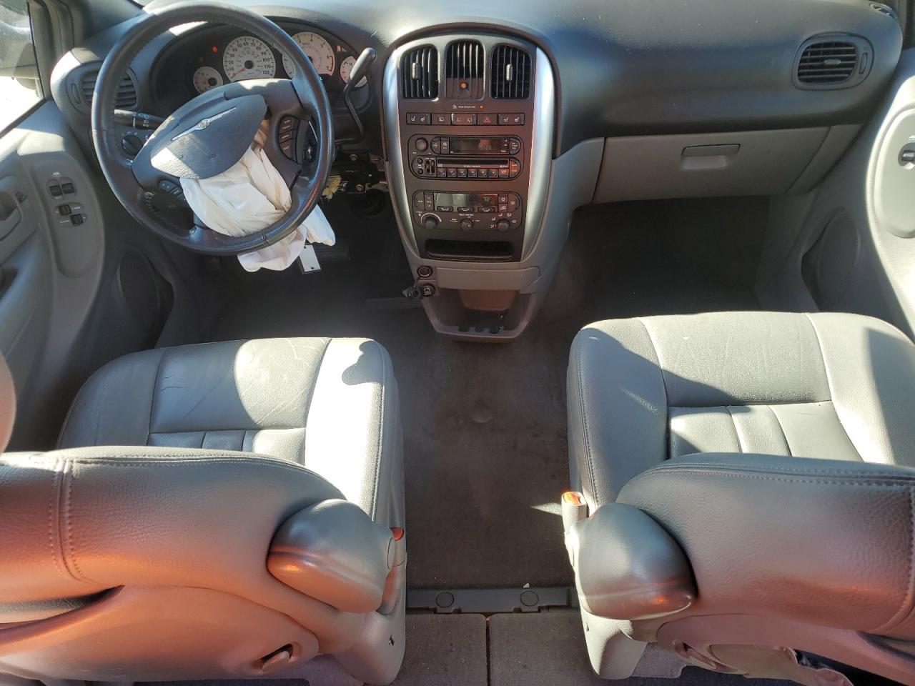 2005 Chrysler Town & Country Touring VIN: 2C4GP54L65R167066 Lot: 82551525