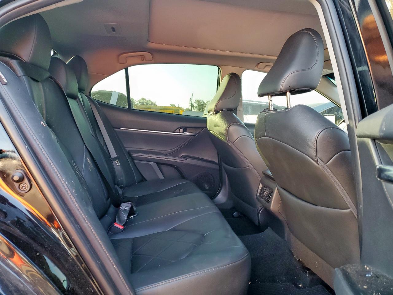 2018 Toyota Camry L VIN: 4T1B11HK5JU058869 Lot: 85528305