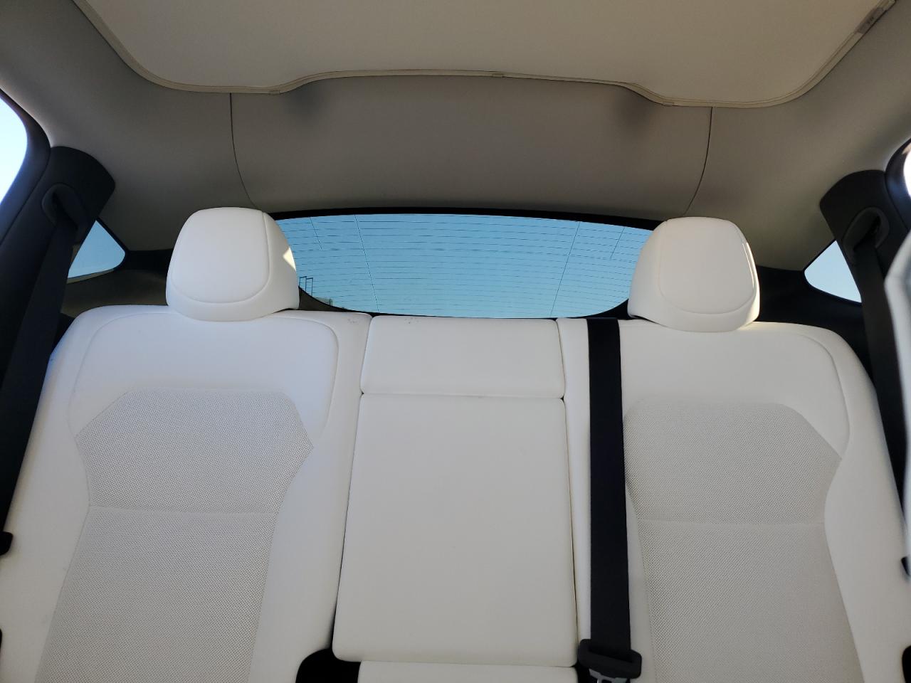 2026 Tesla Model Y VIN: 7SAYGDEE2TF363936 Lot: 87056365