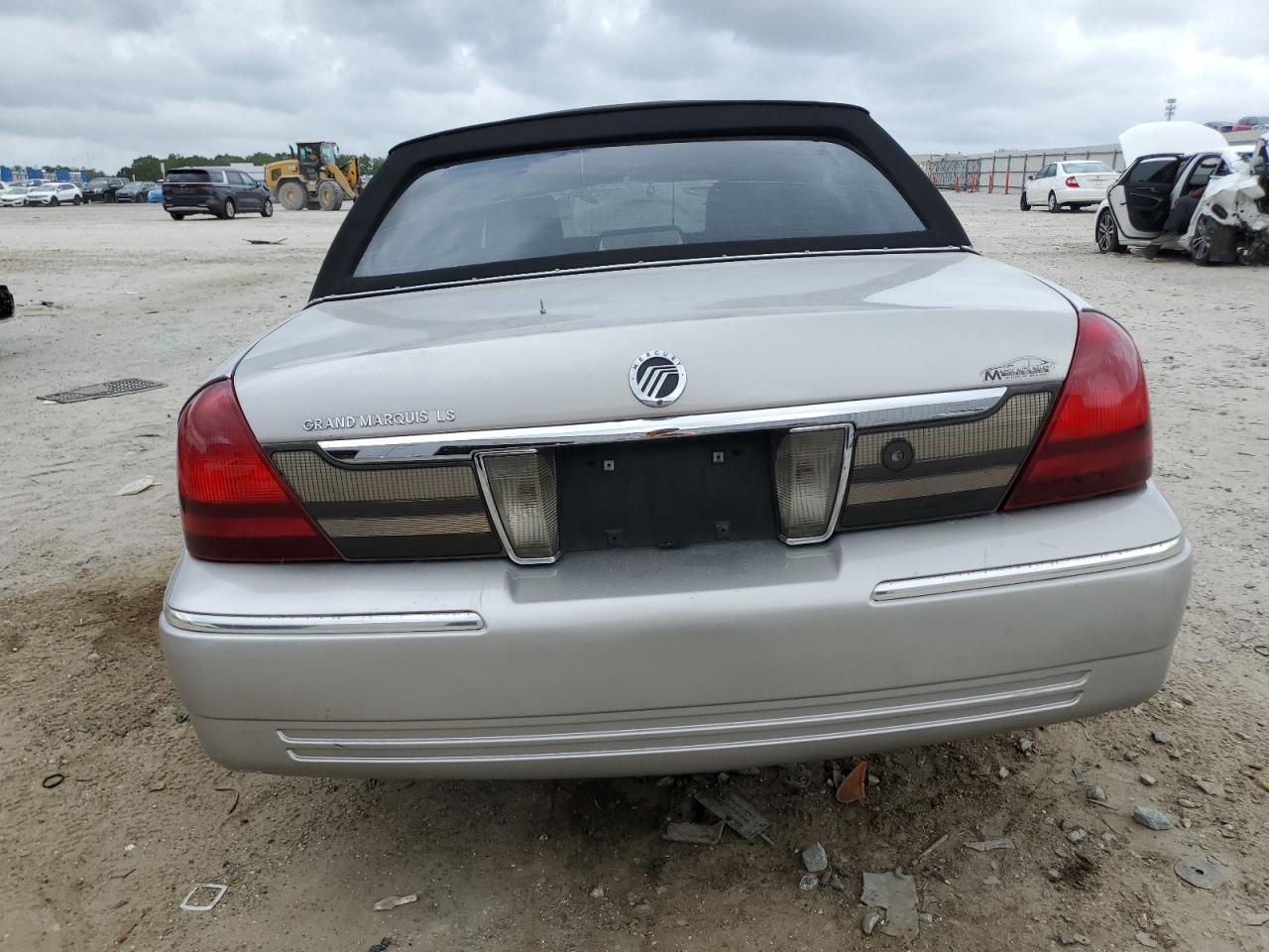 2010 Mercury Grand Marquis Ls VIN: 2MEBM7FV2AX626269 Lot: 82352775